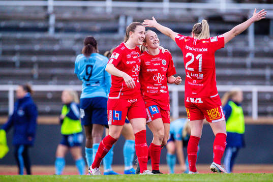 Örebros Maja Regnås Valcic, Michaela Kovacs och Berglind