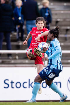Örebros Elisabeth Pechersky och Djurgårdens Portia Boakye