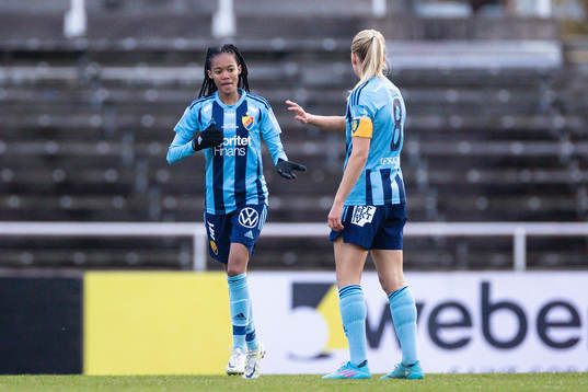 Djurgårdens Linda Maserame Motlhalo jublar med Nellie Lilja
