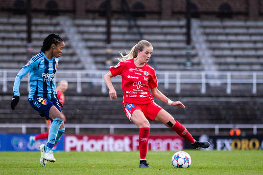 Djurgårdens Linda Maserame Motlhalo och Örebros Michaela