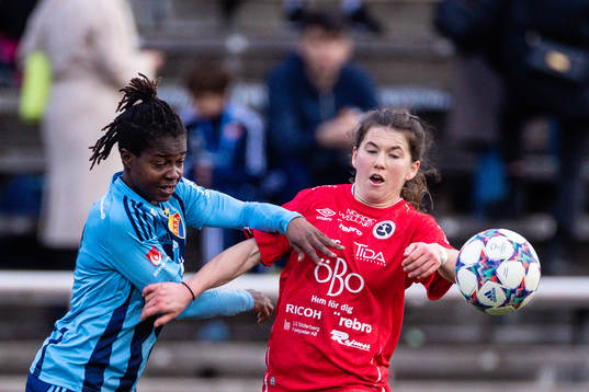 Djurgårdens Portia Boakye och Örebros Elisabeth Pechersky