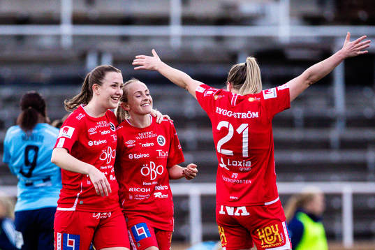 Örebros Maja Regnås Valcic, Michaela Kovacs och Berglind