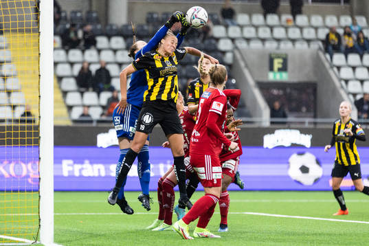 Piteås målvakt Stellan Carlsson och Häckens Elma