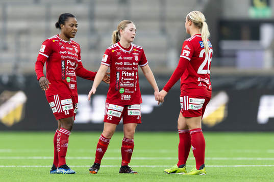 Piteås Faith Ikidi Michael, Hanna Andersson och Evelina