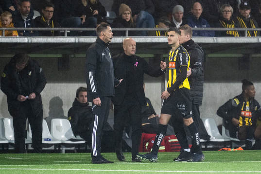 Häckens Alexander Jeremejeff lämnar planen