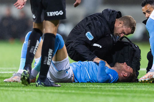 Malmö FFs Ola Toivonen har ont