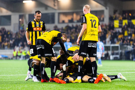 Häckens spelare jublar