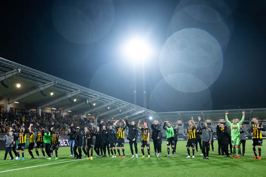 Häckens spelare jublar