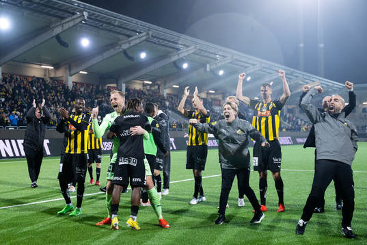 Häckens spelare jublar