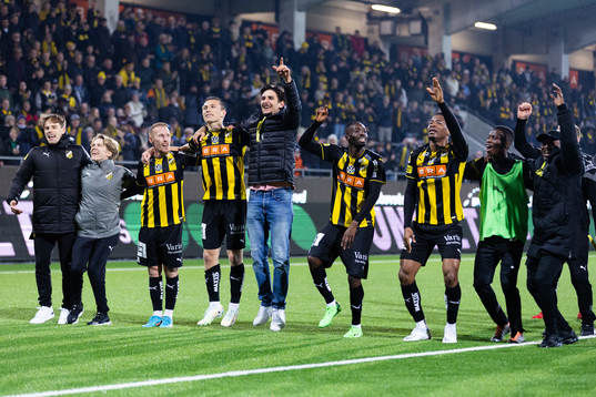 Häckens spelare jublar