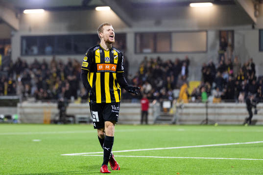 Häckens Simon Gustafson jublar