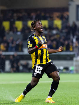 Häckens Ibrahim Sadiq  jublar