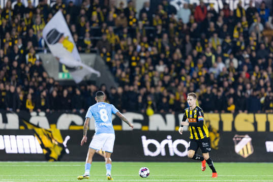 Malmö FFs Sergio Pena och Häckens Samuel Gustafson