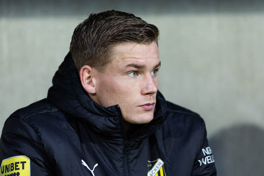 Häckens målvakt Johan Brattberg på bänken innan