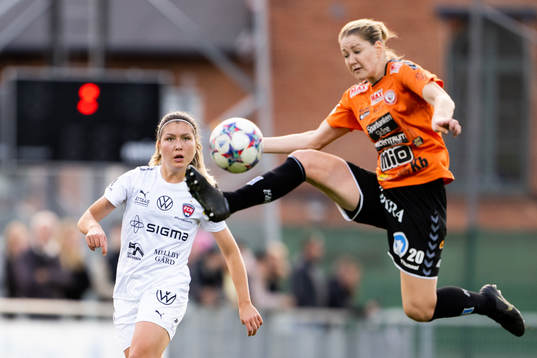 FC Rosengårds Loreta Kullashi och Kristianstads Mia