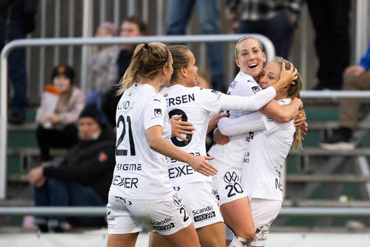 FC Rosengårds Fiona Brown jublar