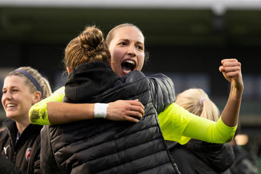 FC Rosengårds målvakt Somea Polozen jublar