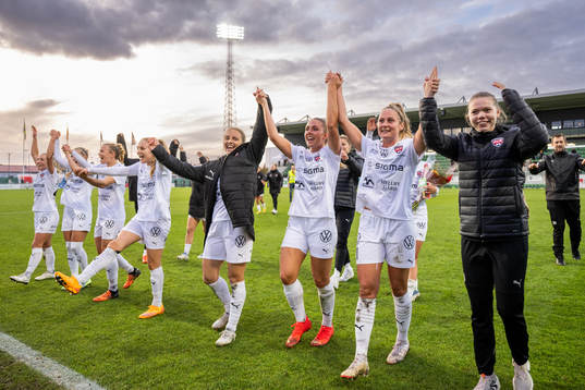 FC Rosengårds spelare med Mimmi Larsson (m) jublar
