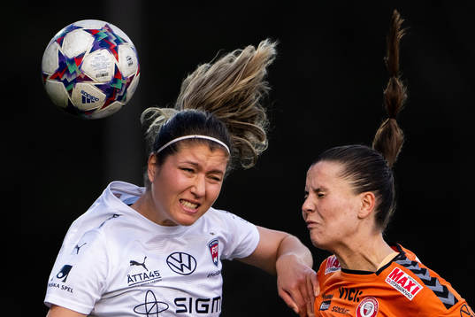 FC Rosengårds Loreta Kullashi i nickduell med