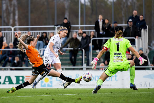 FC Rosengårds Olivia Schough mot Kristianstads Gabrielle