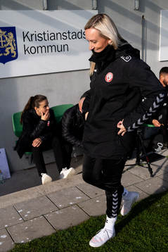 Kristianstads tränare Elisabet Gunnarsdottir och FC