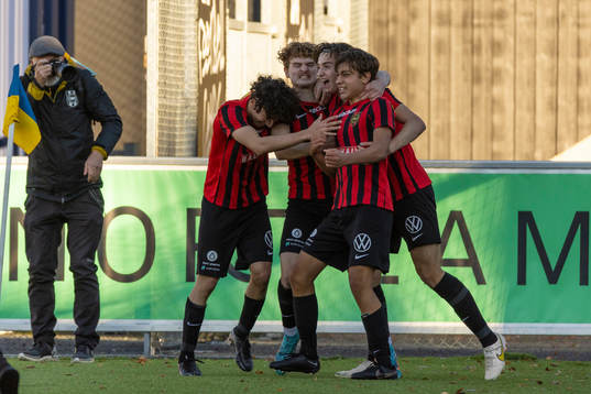 Brommapojkarnas spelare jublar