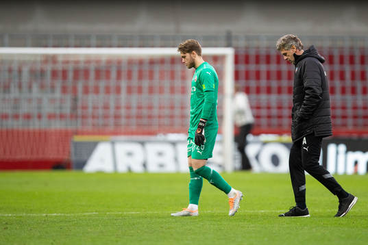 Helsingborgs målvakt Kalle Joelsson deppar