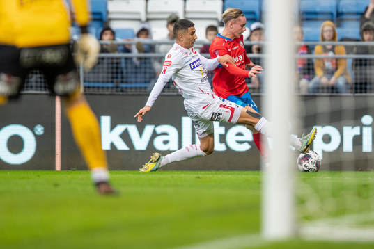 Degerfors Elyas Bouzaiene och Helsingborgs Simon Bengtsson