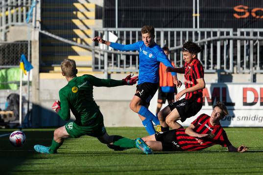 Halmstads Olle Johansson och Brommapojkarnas målvakt