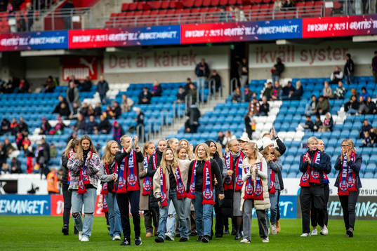 Helsingborgs damlag hyllas i halvtid för sitt avancemang