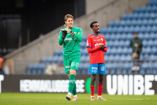 Helsingborgs målvakt Kalle Joelsson deppar