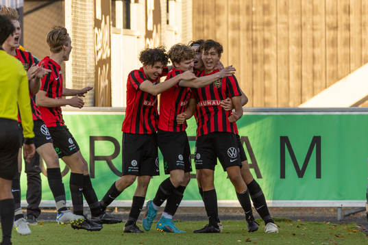 Brommapojkarnas spelare jublar