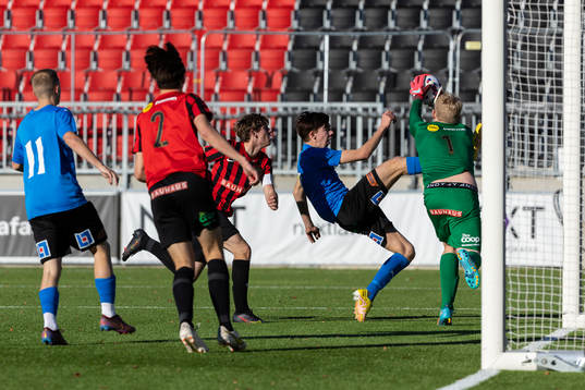 Brommapojkarnas målvakt Rasmus Jansson och Halmstads