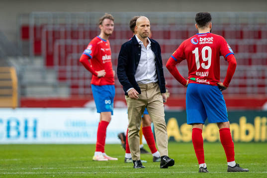Helsingborgs tränare Mattias Lindström deppar