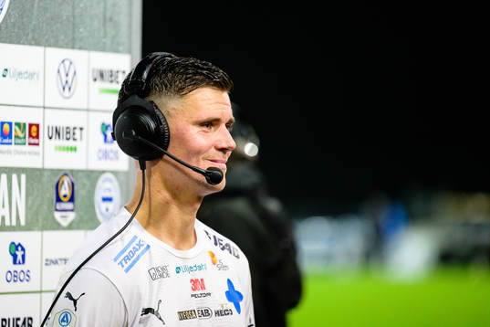 Värnamos Marcus Antonsson blir intervjuad
