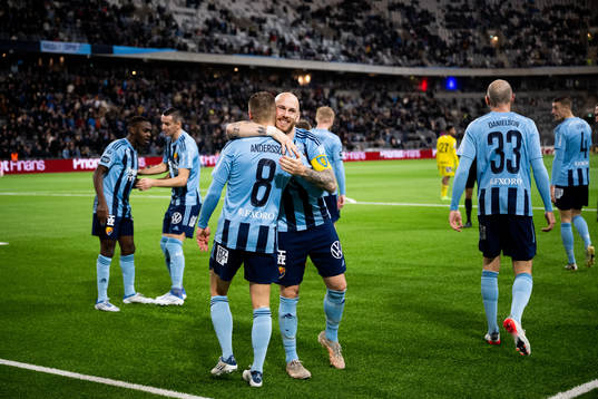 Djurgårdens Elias Andersson och Magnus Eriksson jublar