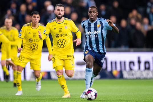 GIF Sundsvalls Peter Makrillos och Djurgårdens Joel Asoro