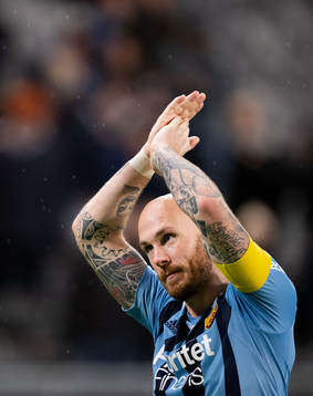 Djurgårdens Magnus Eriksson tackar publiken