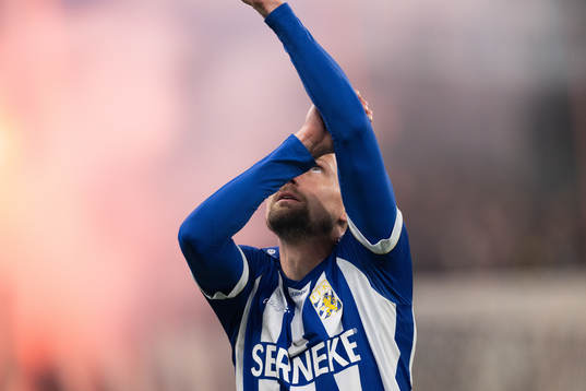 IFK Göteborgs Sebastian Eriksson reagerar