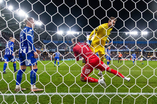 IFK Göteborgs Oscar Wendt och målvakt Warner Hahn
