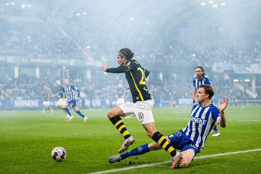 AIKs Zachary Elbouzedi och IFK Göteborgs Carl Johansson
