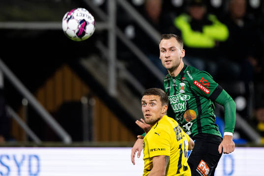 Varbergs Filip Bohman och Mjällbys Ivan Kricak
