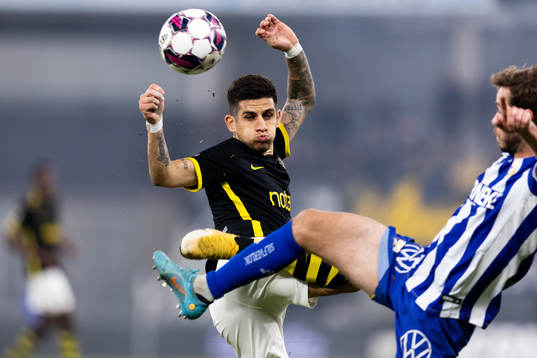 AIKs Nicolas Stefanelli och IFK Göteborgs Emil Salomonsson