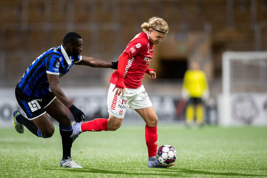 Sirius Patrick Nwadike och Kalmars Sebastian Nanasi