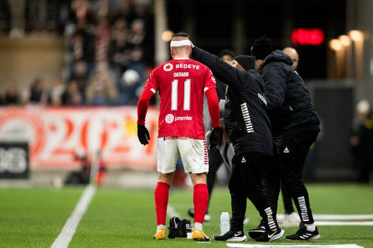 Kalmars Simon Skrabb blir omplåstrad