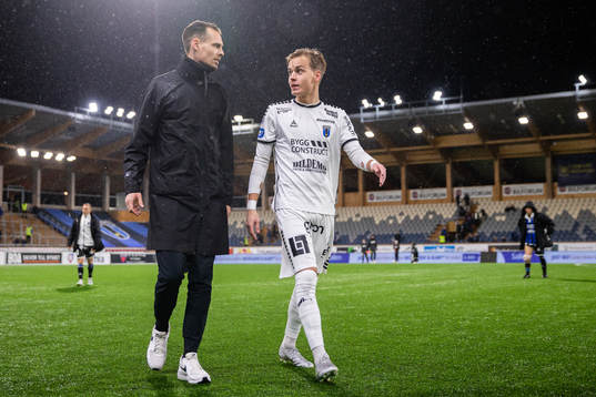 Sirius tränare Daniel Bäckström och målvakt Hannes