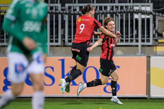 Brommapojkarnas Oscar Pettersson jublar