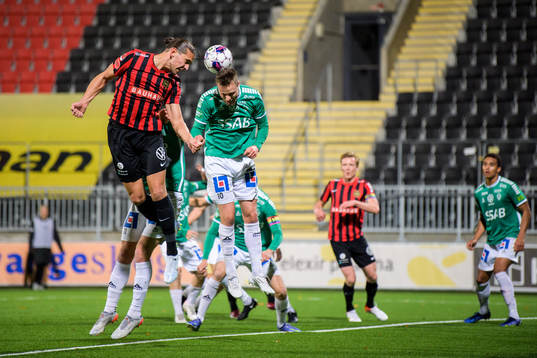 Brommapojkarnas Nikola Vasic och Brages Anton Lundin
