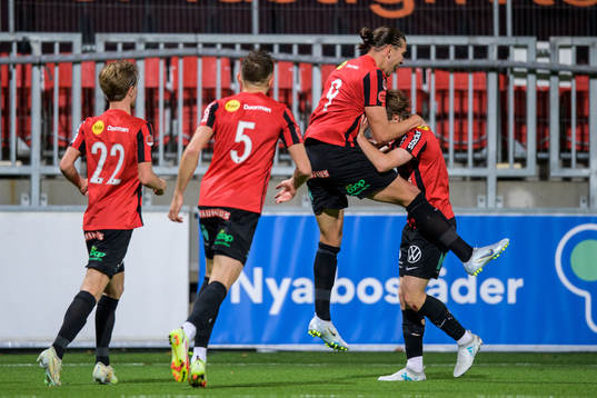 Brommapojkarnas Nikola Vasic juböar