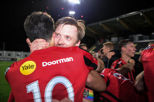 Brommapojkarnas Gustav Sandberg Magnusson jublar
